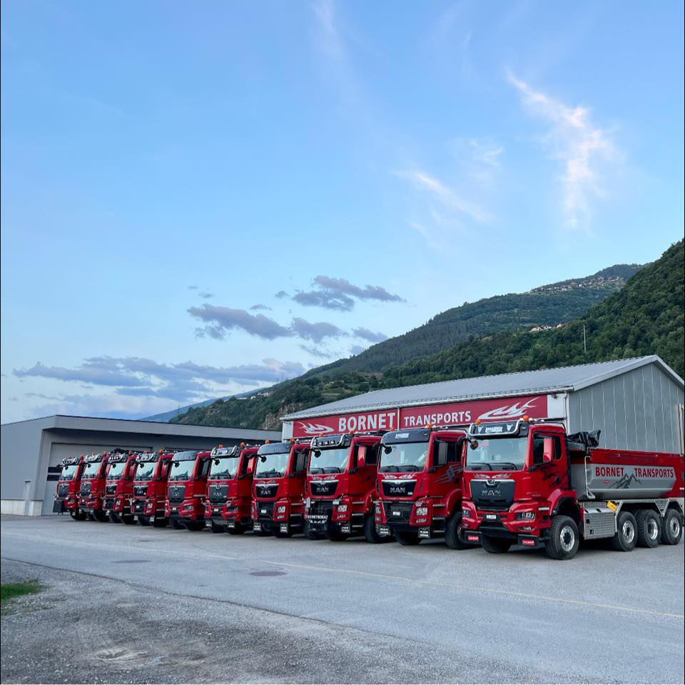 Plusieurs camions d'André BORNET Fils Transports SA à Aproz (Nendaz) en Valais et en Suisse