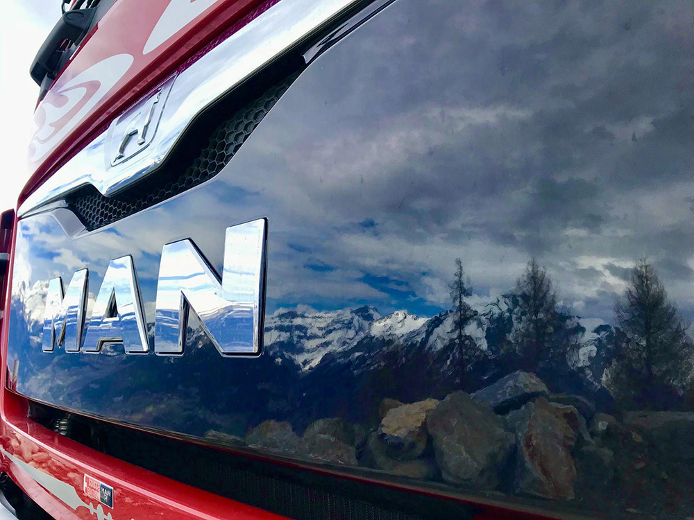 Camion MAN d'André BORNET Fils Transports SA à Aproz (Nendaz) en Valais et en Suisse