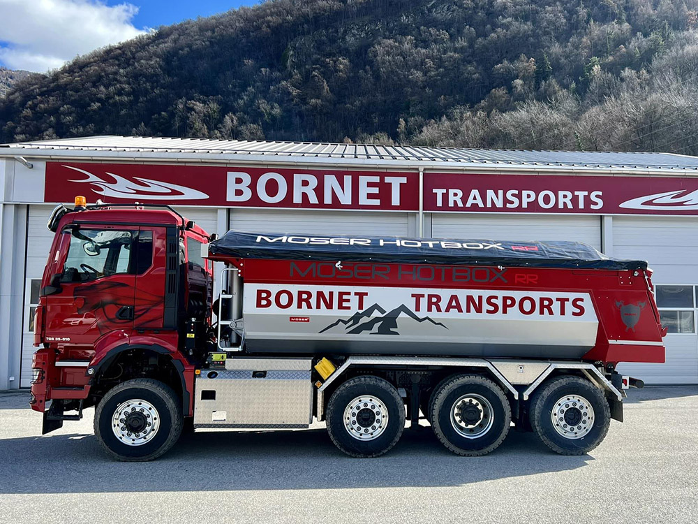 Camion d'André BORNET Fils Transports SA pour le transport de matériaux à Aproz (Nendaz) en Valais et en Suisse