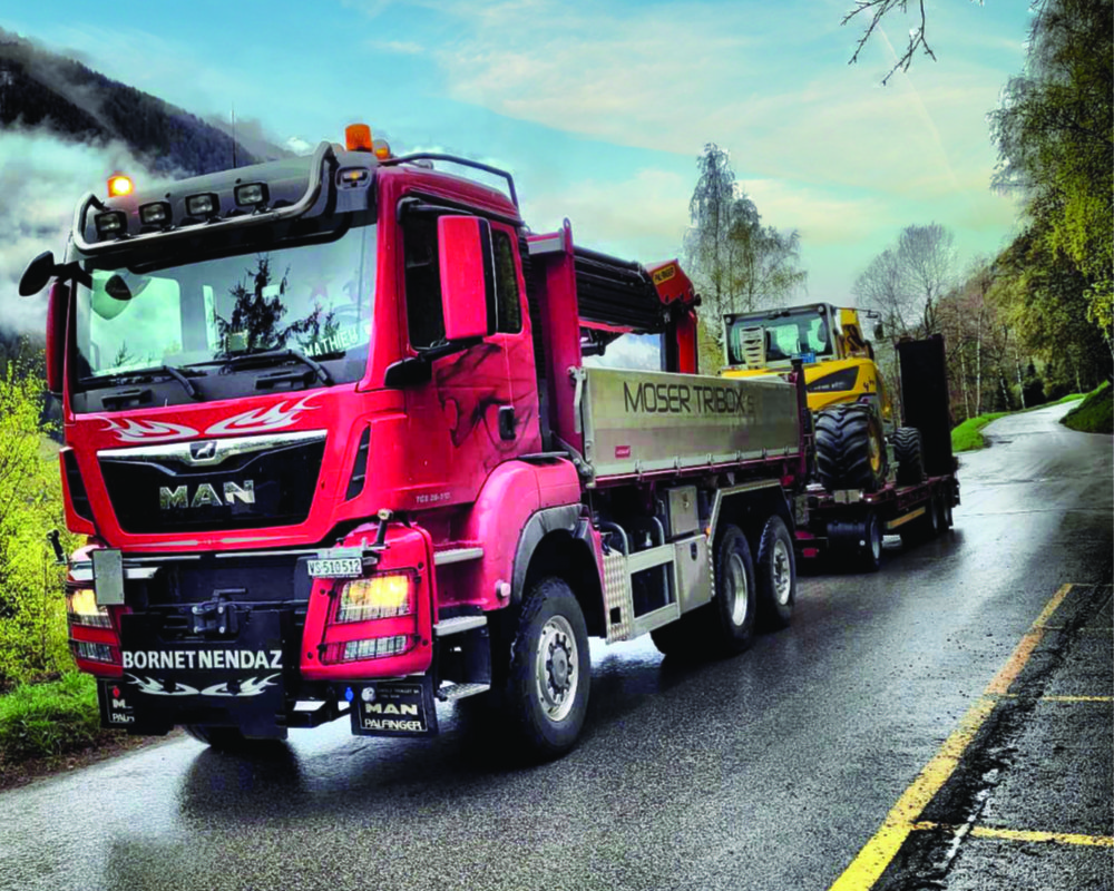Camion de livraison d'André BORNET Fils Transports SA à Aproz (Nendaz) en Valais et en Suisse
